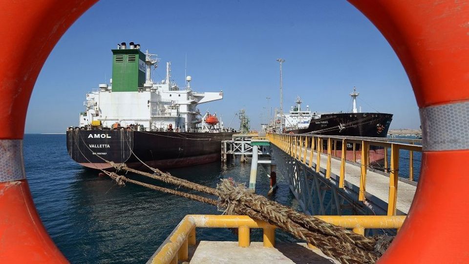 اتحادیه صادرکنندگان فرآوردههای نفتی: احتمالاً معافیتها از تحریم نفتی ایران حداقل برای ۴ کشور تمدید میشود